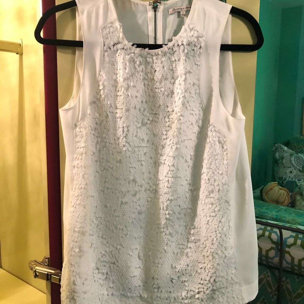 textured white top